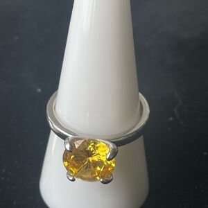 Elegant Silver 925 Ring with Yellow simulated gemstone